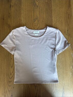 Aritzia Babaton Taupe Short Sleeve Top